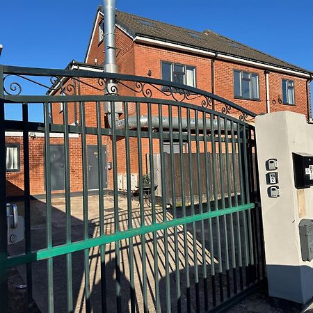Cosy 3 Bed Apartment Near Birmingham Airport & Nec Perfect For Groups & Contractors! Exteriör bild